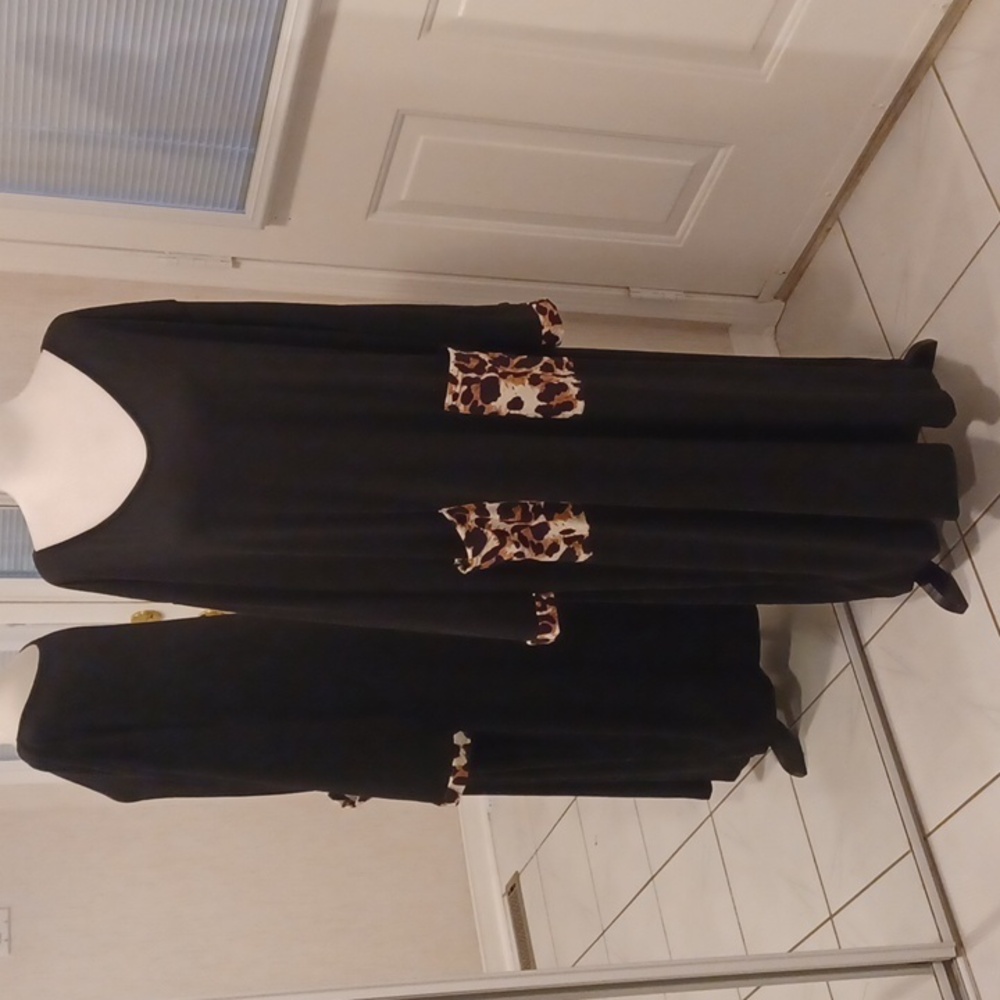 4/$60 New Black Maxi Dress With Leapard Print Cuffs & Pockets - Size 3XL (US18)